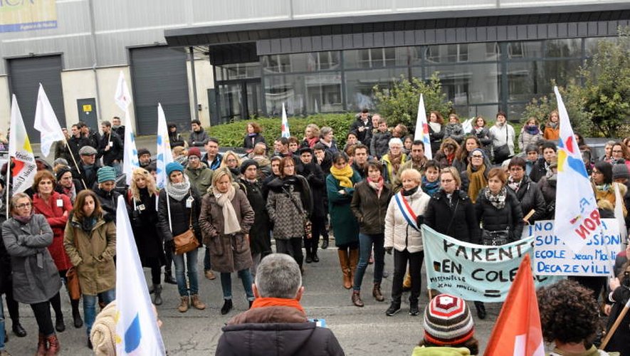 Hier à Rodez, près de 200 personnes étaient réunies pour défendre les effectifs dans l’école aveyronnaise.