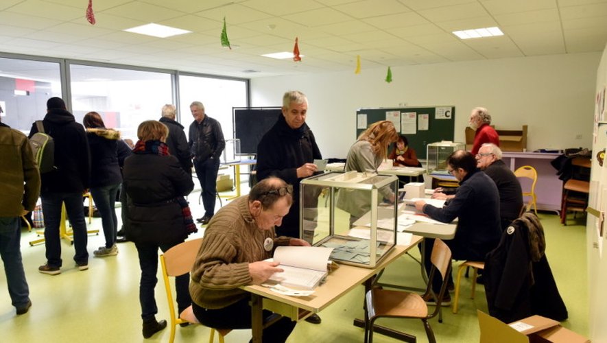 EN DIRECT. Primaire à gauche : Hamon et Valls qualifiés pour le second tour