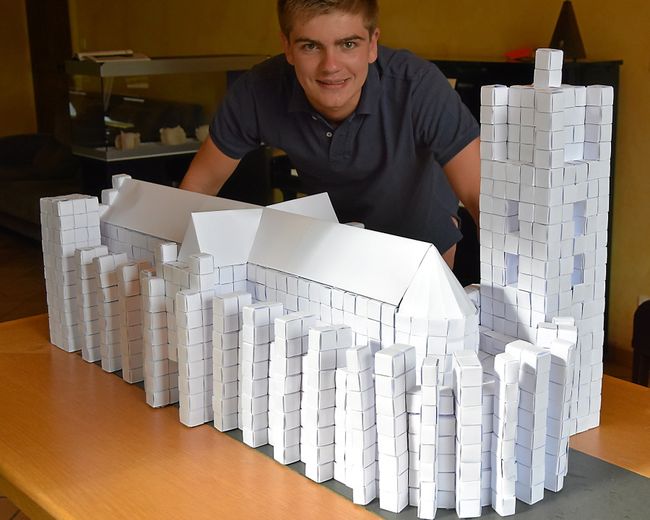 Un lycéen a reproduit la cathédrale de Rodez en origami !