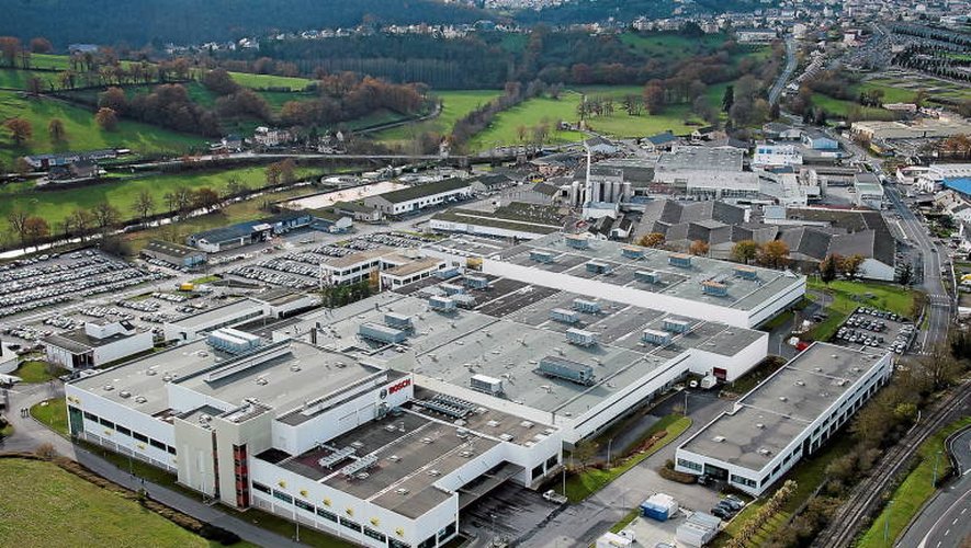 Vu d’en haut, on mesure mieux l’importance de l’usine Bosch sur la zone castonétoise de Cantaranne.
