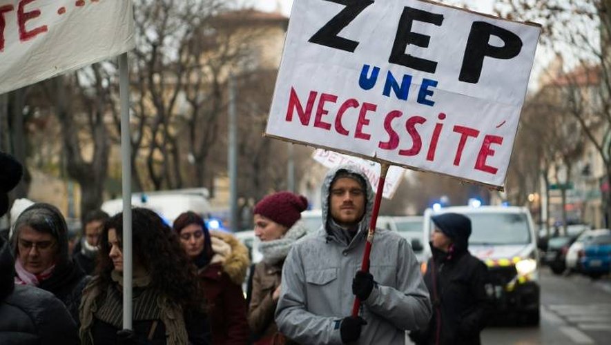 Manifestation pour demander la pérennisation des moyens supplémentaires du dispositif ZEP, le 10 janvier 2017 à Marseille