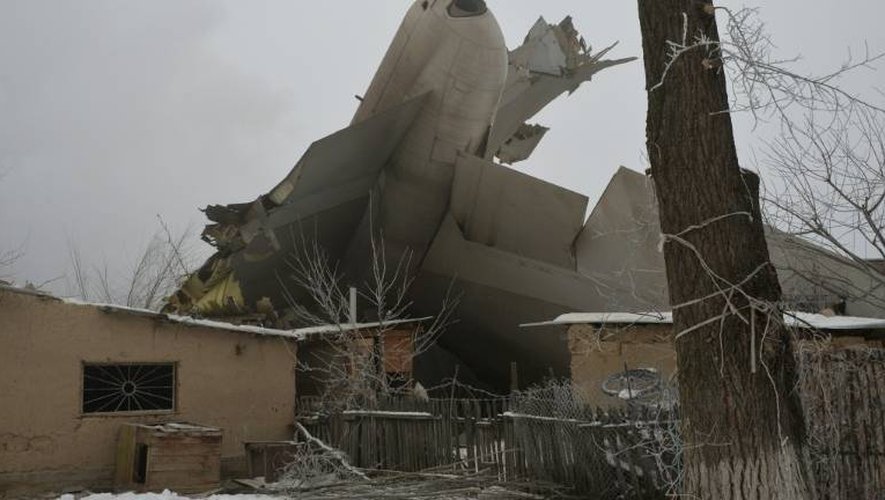 Un avion-cargo turc s'est écrasé sur des habitations le 16 janvier 2017 près de l'aéroport de Bichkek, au Kirghizstan
