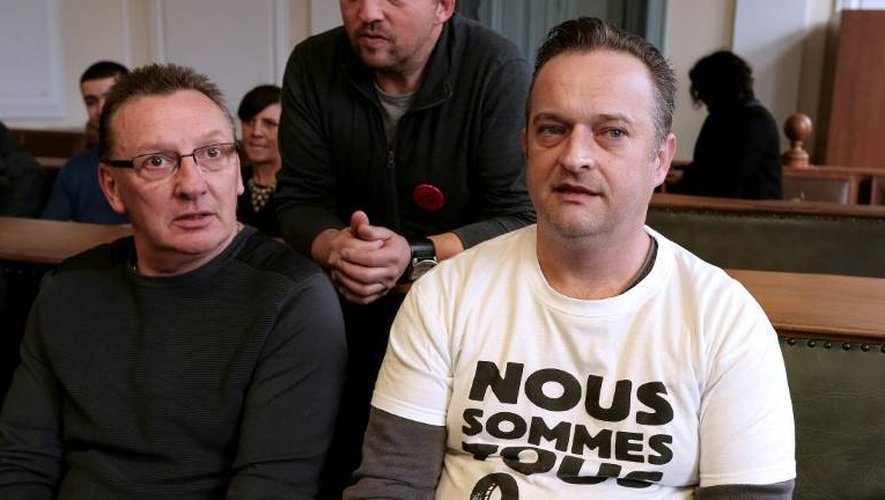Mickaël Wamen (d), porte-parole des ex-salariés de Goodyear, à la cour d'appel d'Amiens le 11 janvier 2017