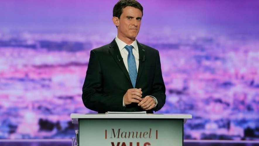 Manuel Valls sur le plateau de TF1 lors du débat télévisé entre les candidats à la primaire du PS, le 12 janvier 2017 à La-Plaine Saint-Denis