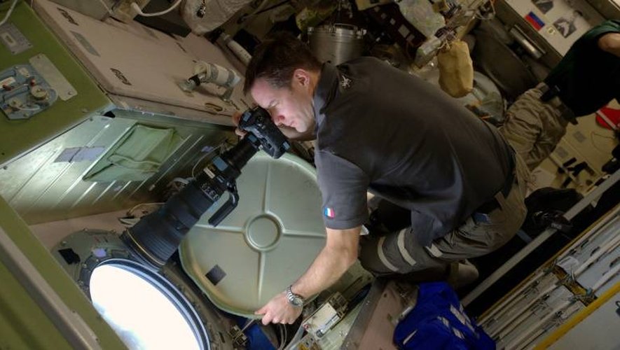 L'astronaute français Thomas Pesquet au bord de l'ISS, le 28 décembre 2016, photo diffusée par la Nasa le 10 janvier 2017