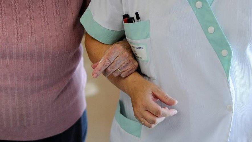 Près des deux tiers des personnes hospitalisées à la mi-décembre sont âgées de 80 ans et plus