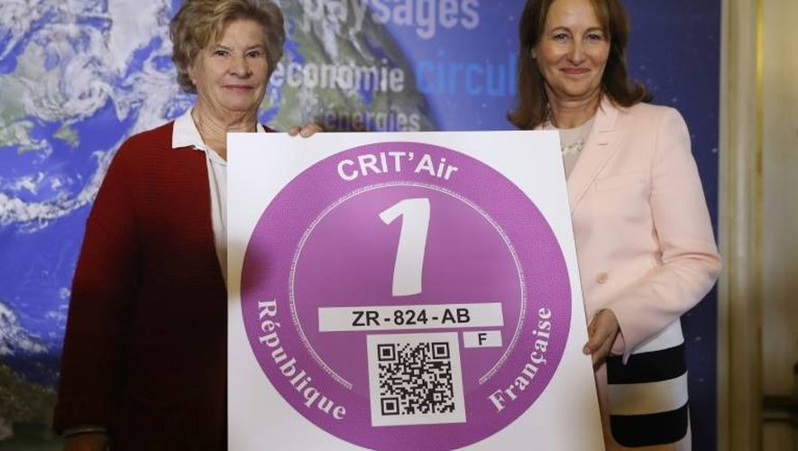 La ministre de l'Ecologie, Segolene Royal présente la vignette "Crit'Air", le 5 janvier à Paris