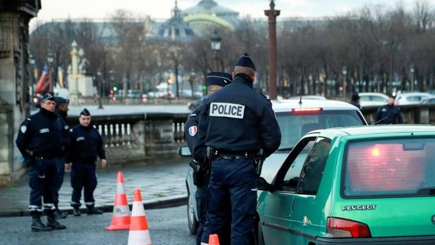 Contrôle de police dans le cadre des opérations anti-pollution, le 10 janvier 2017 à Paris