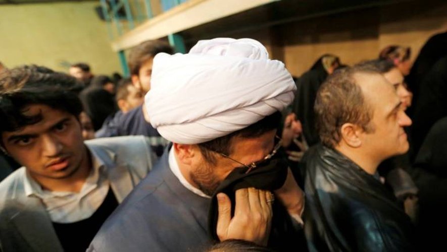 Des partisans de l'ayatollah Rafsandjani lors d'une cérémonie peu après le décès de l'ex-président iranien, le 8 janvier 2017 à Téhéran