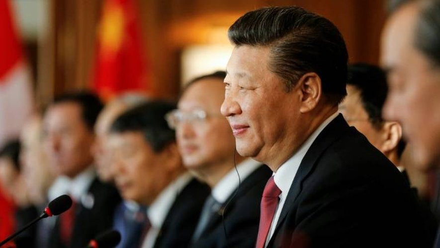 Le président chinois Xi Jinping (g), lors d'une visite de deux jours en Suisse avant de se rendre au Forum de Davos, le 16 janvier 2017 à Berne
