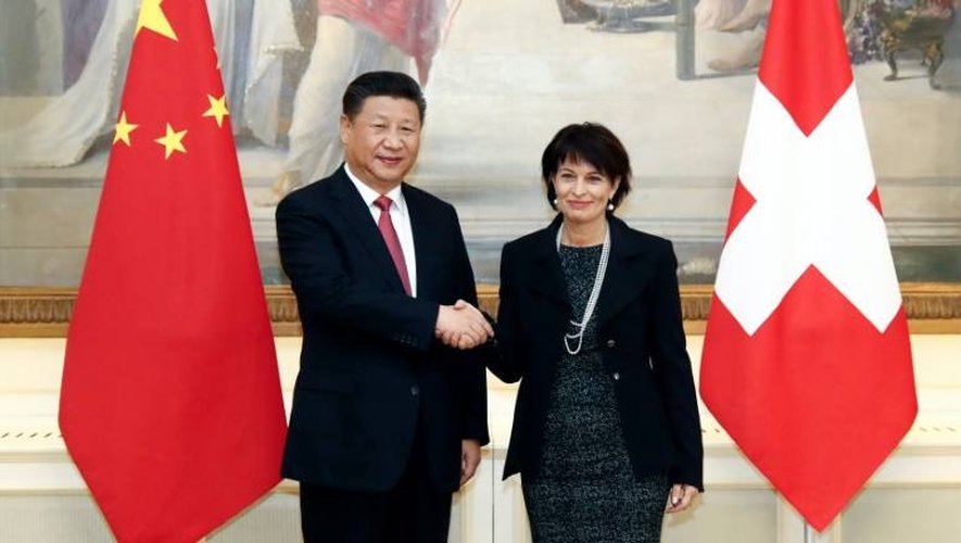 Le président chinois Xi Jinping (g) et la présidente suisse Doris Leuthard, le 16 janvier 2017 à Berne