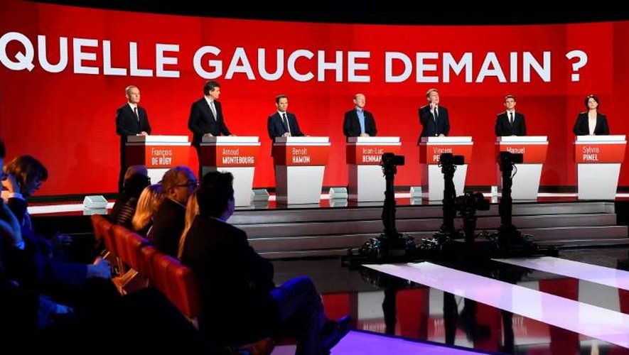 Les candidats à la primaire du PS et de ses alliés, lors du deuxième débat télévisé, à Paris.