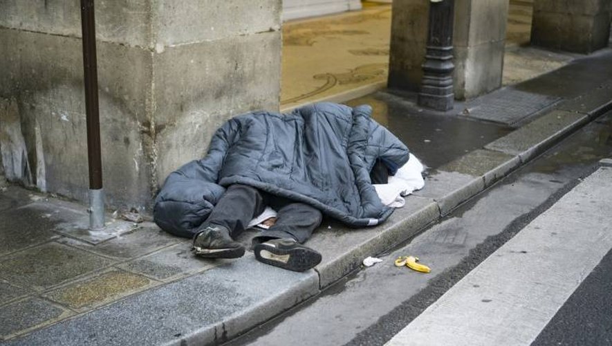 Un sans-abri à Paris alors qu'une vague de froid frappe l'Europe, le 8 janvier 2017