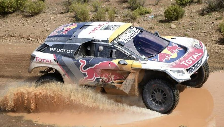 La Peugeot de Stéphane Peterhansel lors de la 8e étape du Dakar, le 10 janvier 2017 entre Uyuni et Salta