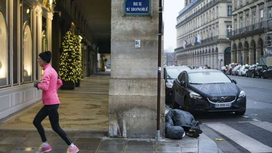 Un SDF sur un trottoir du centre de Paris, le 8 janvier 2017