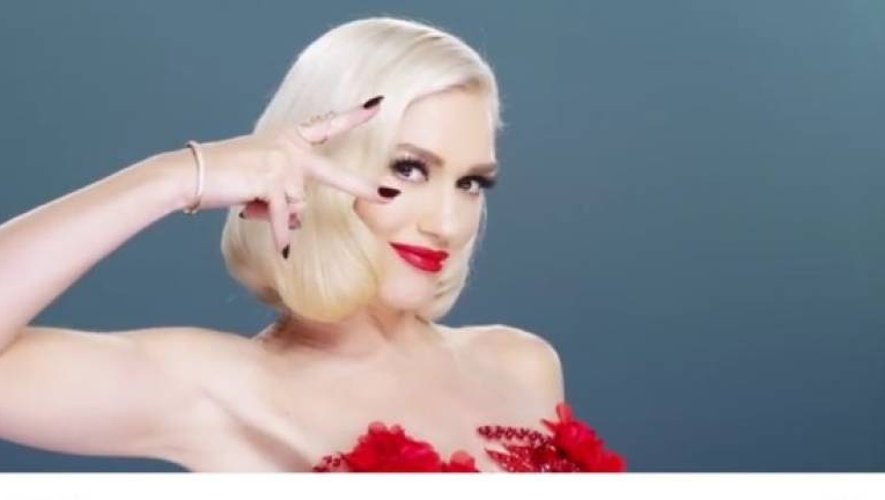 Gwen Stefani, la nouvelle égérie Revlon. Maquillage rouge et sexy à 47 ans