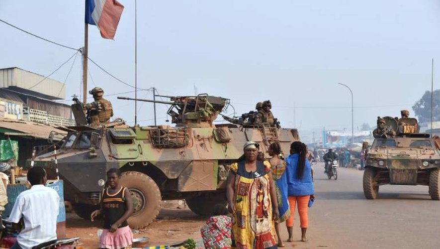 Des soldats français de la force Sangaris patrouillent à Bangui, en Centrafrique, le 14 février 2016