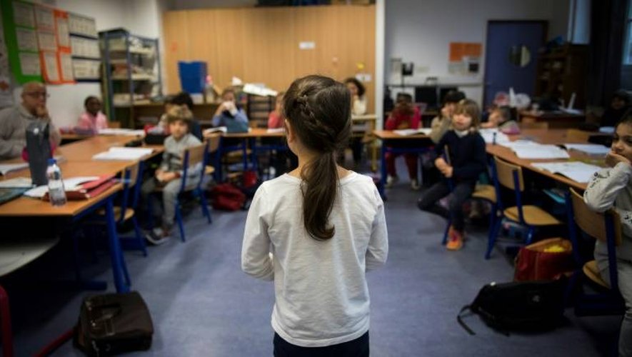 Des élèves de CE1 étudient selon la pédagogie Freinet, le 12 décembre 2016 dans une école publique du XXe arrondissement à Paris