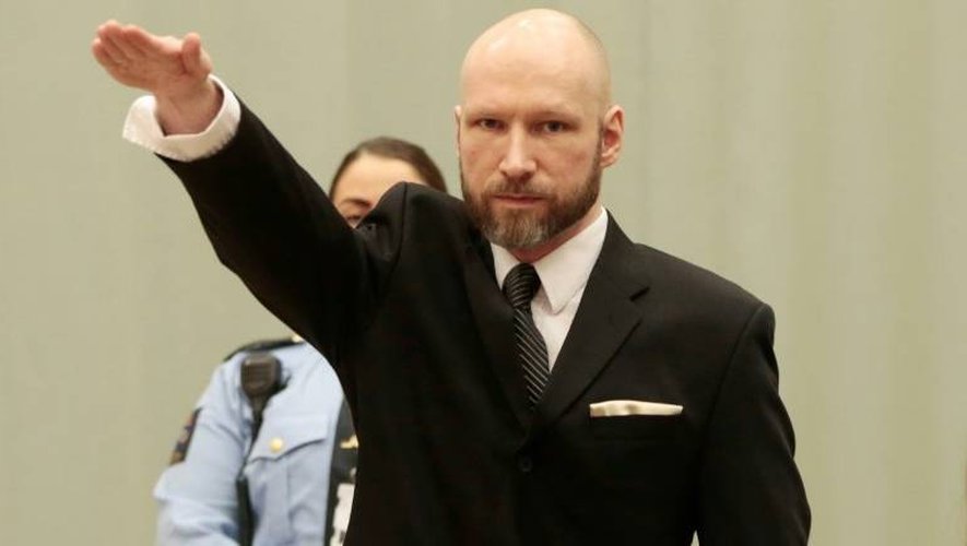 Le néo-nazi norvégien Anders Behring Breivik, auteur d'une tuerie qui a fait 77 morts en 2011, arrive pour le procès en appel sur ses conditions de détention, le 10 janvier 2017 à la prison Telemark à Skien