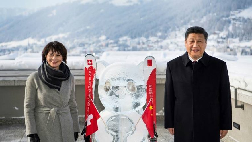 Le président chinois Xi Jinping (d) et la présidente de la Confédération helvétique Doris Leuthard, le 17 janvier 2017 à Davos