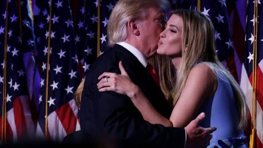 Le président-élu américain Donald Trump (g) et sa fille Ivanka, le 9 novembre 2016 à New York