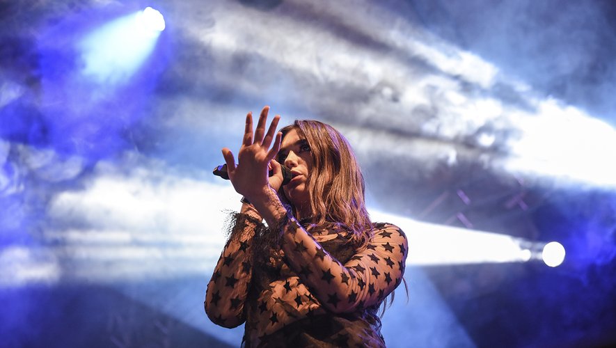 La chanteuse britannique Dua Lipa offre plusieurs collaborations à ses fans sur la nouvelle version de son album.