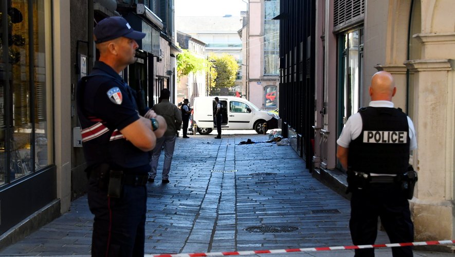 Coups de couteau à Rodez : "Va voir la police ou je te plante aussi"