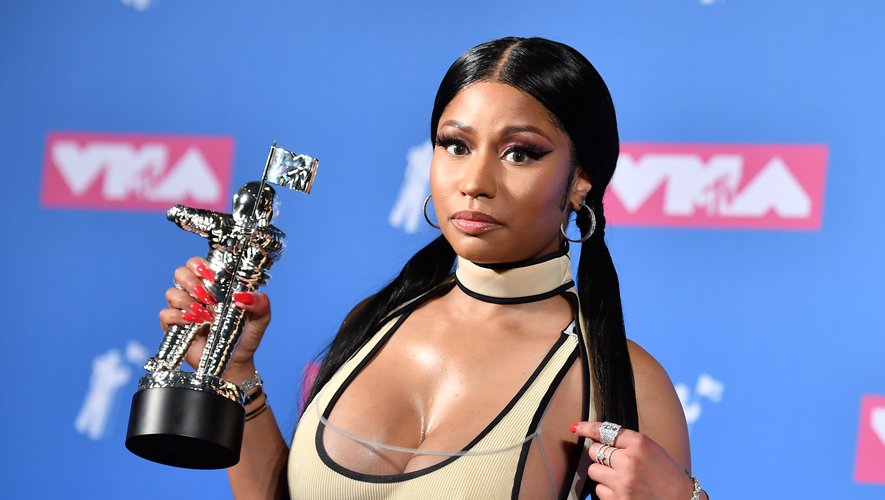 Nicki Minaj avec sa statuette des 2018 MTV Video Music Awards pour le meilleur clip de hip-hop, le 20 août 2018.