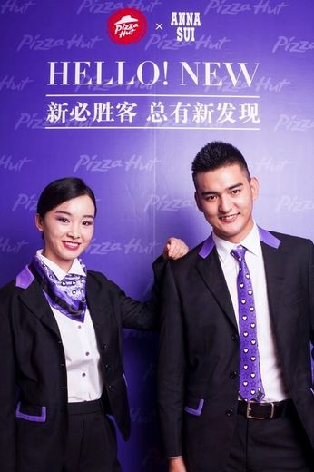 Anna Sui a conçu les nouveaux uniformes des employés de Pizza Hut en Chine