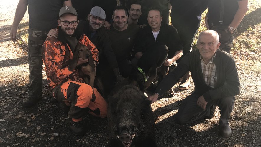 Les chasseurs d'Olemps abattent un sanglier pesant... 122 kilos !