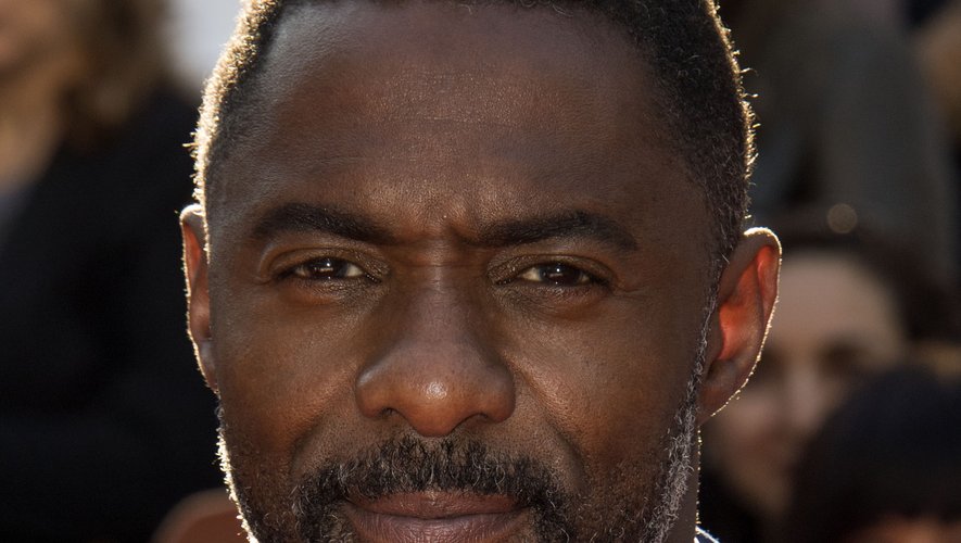 On préfère l'acteur Idris Elba lorsqu'il porte une moustache, même s'il n'a pas besoin de ça pour être sexy. Ce côté "mal rasé" lui fait gagner en charisme et sex-appeal.