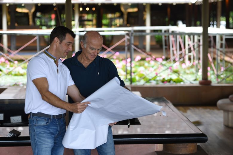 Arnaud Girodon et le décorateur d'intérieur Didier Lefort.