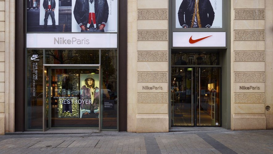 Nike et Apple, dont le magasin ouvre dimanche, adhèrent également à cette stratégie commerciale de "l'expérience".