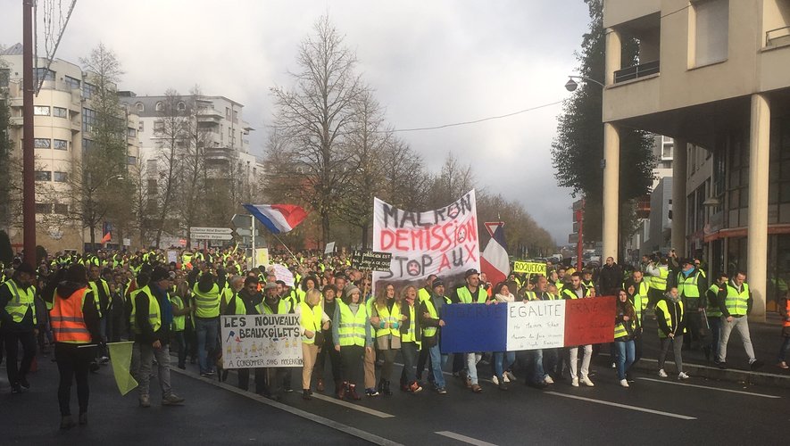 La marche jaune s'élance ce samedi matin à Rodez depuis le quartier de Bourran en direction du centre-ville.