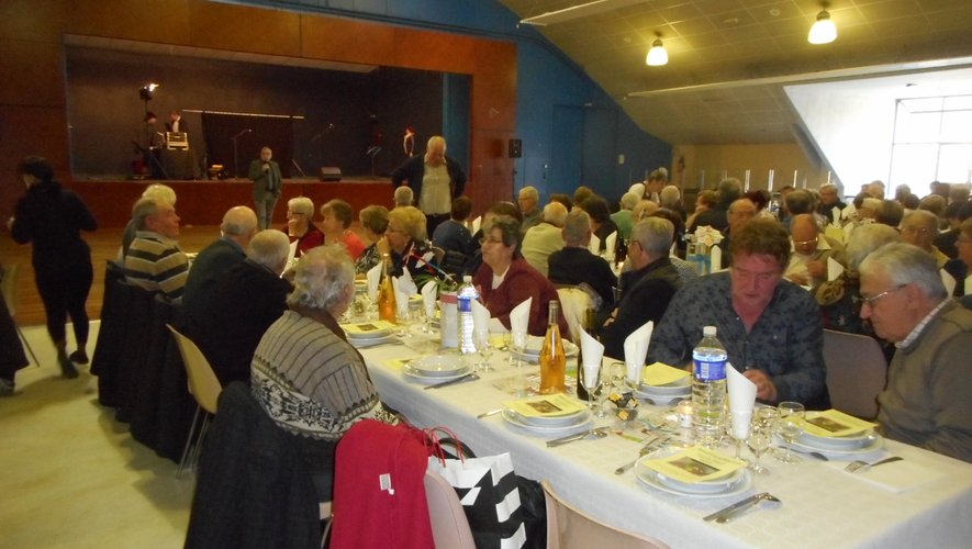Cent quinze seniors pour le repas offert par la municipalité