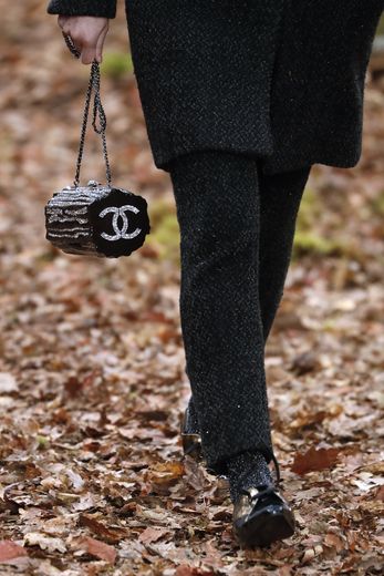 La maison française Chanel annonce supprimer les peaux exotiques de ses collections.