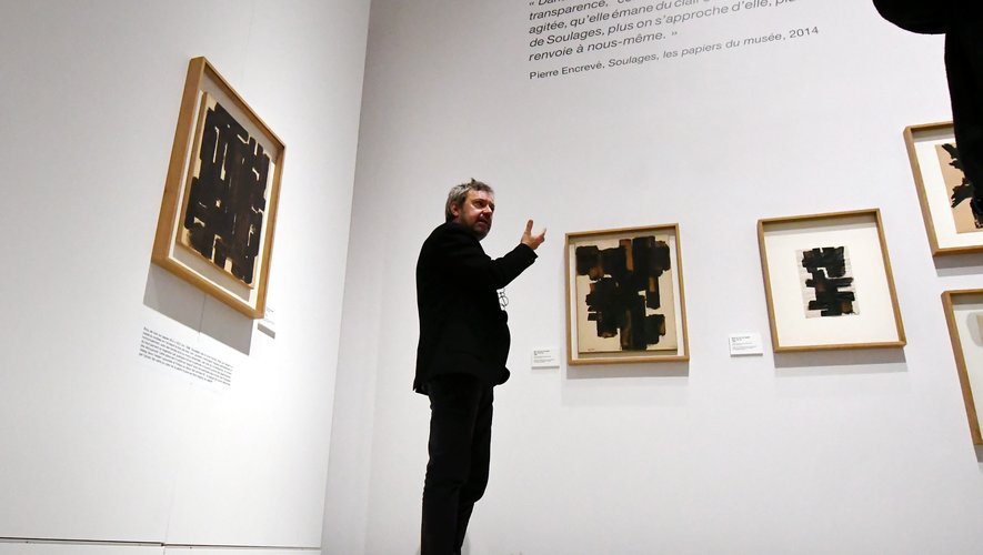 Le musée est le plus grand détenteur d’œuvres sur papier de Pierre Soulages, au monde.