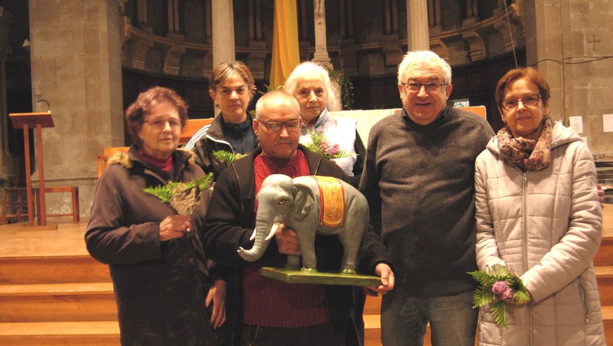 Le santon éléphant restauré retrouve sa place dans la crèche