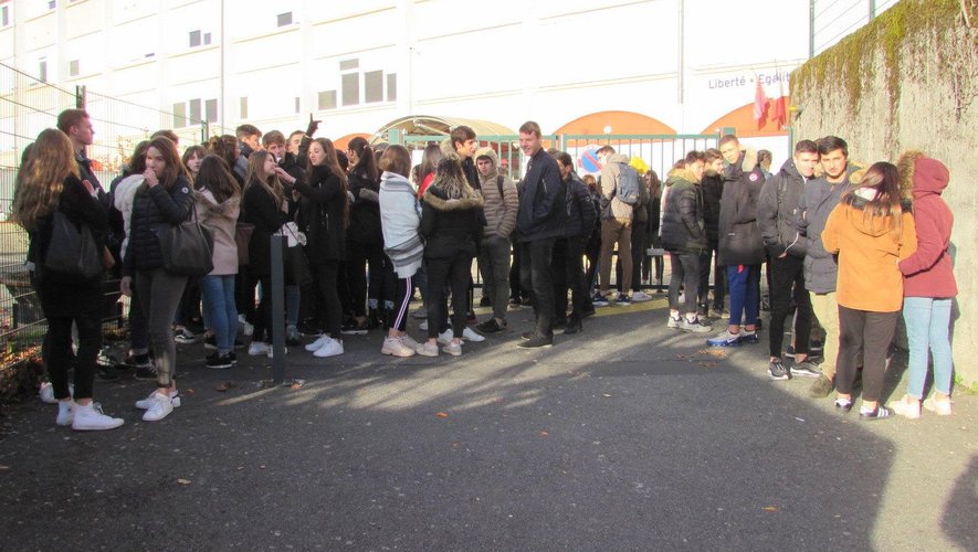 Au lycée Savignac de Villefranche-de-Rouergue, le blocage a cessé en fin de matinée.
