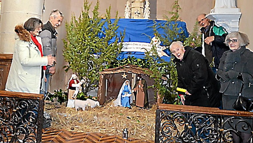 La mise en place de la crèche de Noël dans l’église de Salles-la-Source a été réalisée samedi dernier.