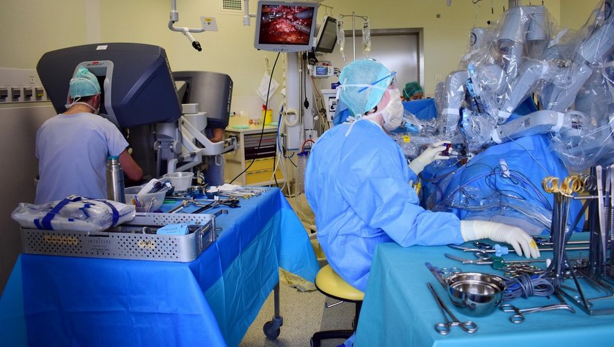 Un duo médecin-robot pour une prouesse chirurgicale au CHU de Toulouse