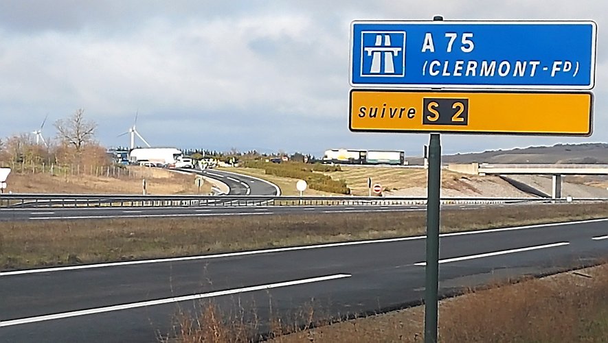 Une A75 vide et privée de circulation pendant  les mouvements.