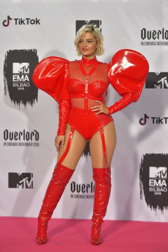 La chanteuse Bebe Rexha s'est visiblement trompée de soirée. Ne pensant pas assister aux MTV Europe Music Awards, la belle blonde a opté pour une tenue très (très très très) sexy. Bilbao, le 4 novembre 2018.