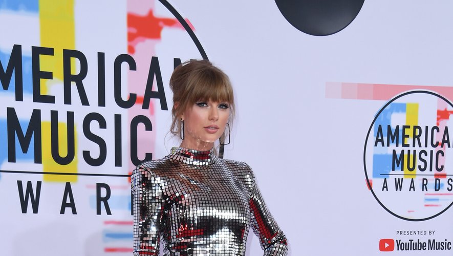 Taylor Swift arrive aux American Music Awards 2018, le 9 octobre 2018, à Los Angeles, en Californie.