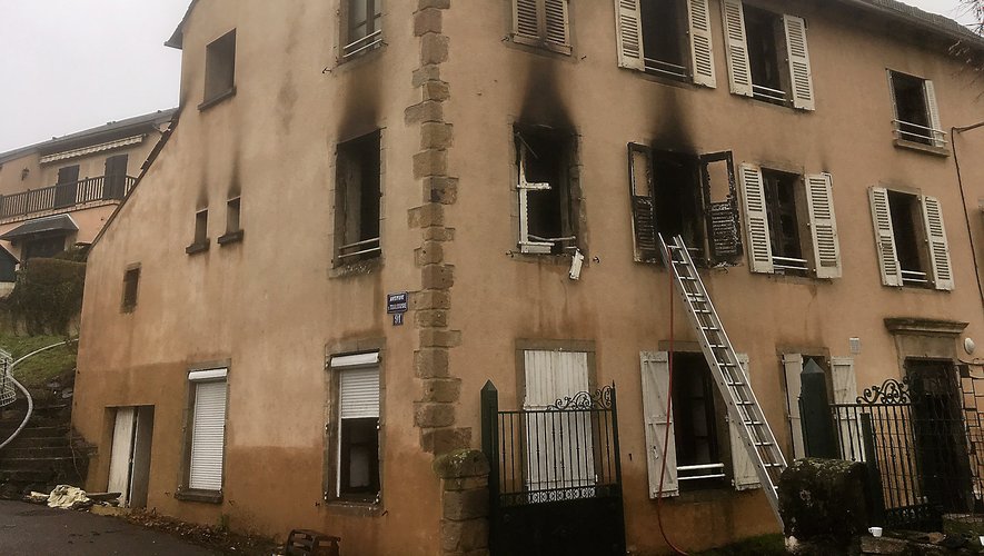 Une maison de cinq appartements détruite par le feu le 24 décembre. Il n'y a pas eu de victime.