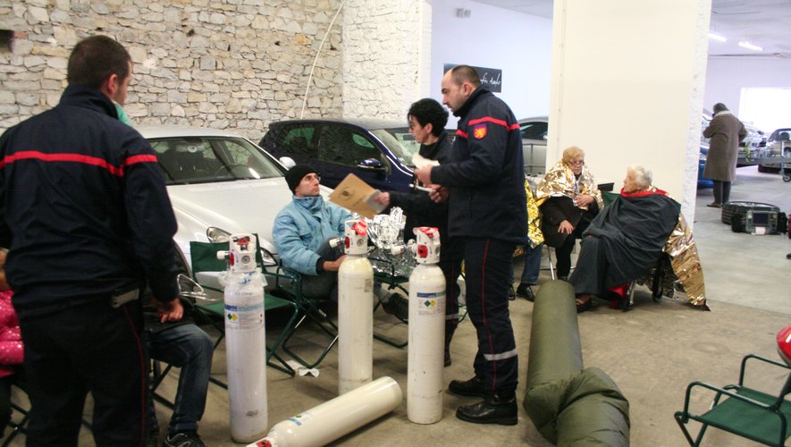 Les sapeurs-pompiers en intervention suite à des émanations de monoxyde dans un immeuble de Rodez en 2016.