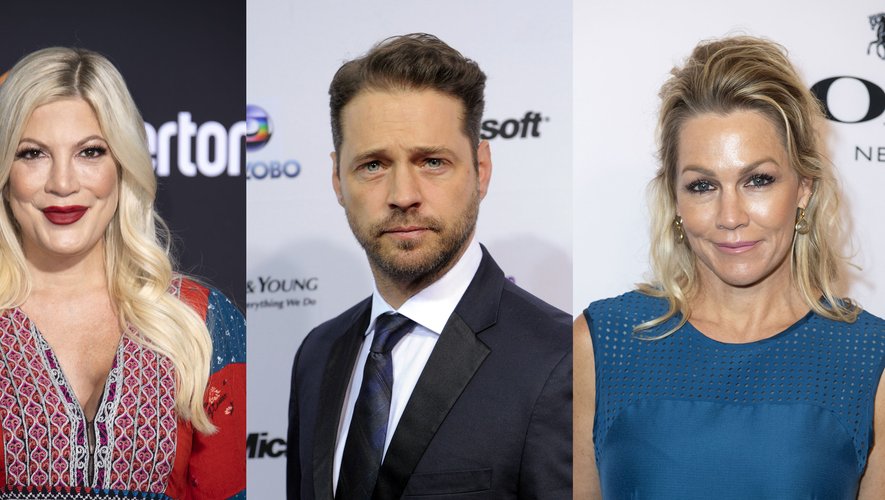Tori Spelling (à gauche), Jason Priestley (au centre) et Jennie Garth s'étaient déjà retrouvés dans le reboot de "Beverly Hills" rebaptisé "90210".