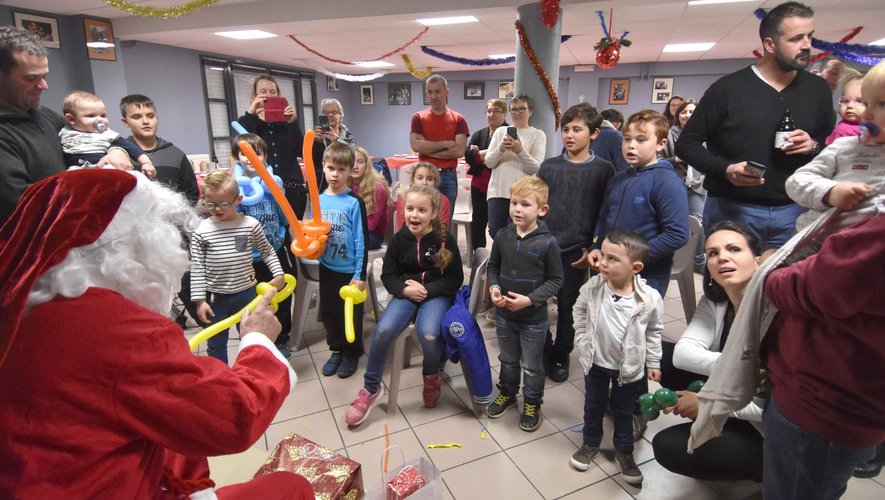 Le Noël des enfants des pompiers du centre de secours Jean-Louis Ayrignac.