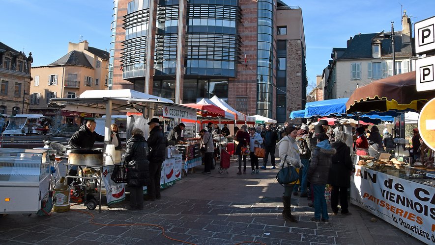 Après avoir occupé la place de la mairie, le marché va retrouver la place du Bourg.