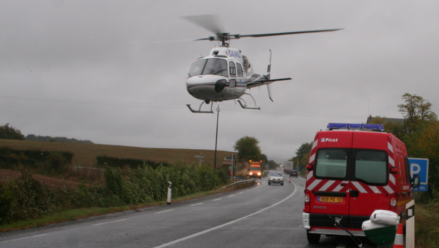 La victime a été transportée par hélicoptère vers l'hôpital de Rodez.